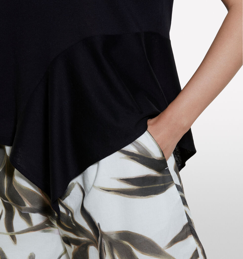 T-shirt with asymmetric flounce - women's short sleeve t-shirts - Black | Sisley image number 5